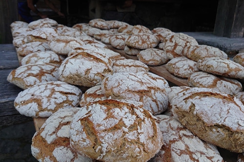 Brot backen am Berggasthof