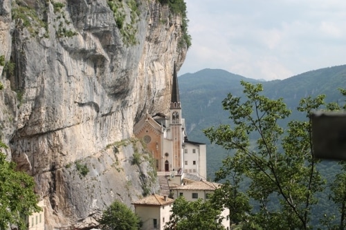 Mehr über den Artikel erfahren Bewegende Pilgerreise Trentino – Südtirol