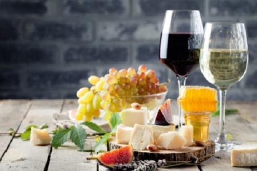 Mehr über den Artikel erfahren Wein & Käse Verkostung im Weinkeller