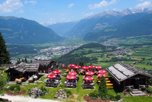 Mehr über den Artikel erfahren Genuss und Musik beim Almfest: Südtiroler Bergmomente ❤️