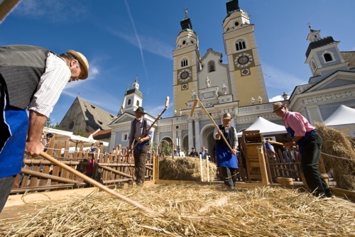 Read more about the article Dolomitenrundfahrt – Brot und Strudelmarkt in Brixen