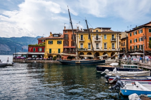 Mehr über den Artikel erfahren Faszination Gardasee  – Mit dem Schiff von Riva del Garda nach Limone und Malcesine