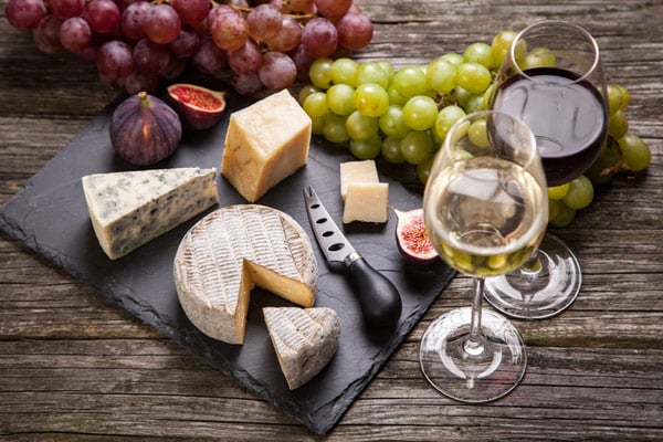 Genuss- und Kulturreisen Südtirol Käse Wein Trauben